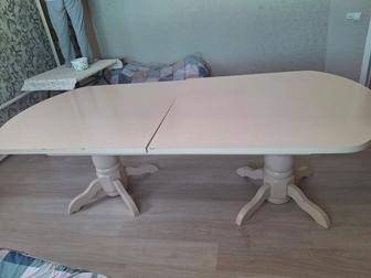 Продам срочно гостинный стол