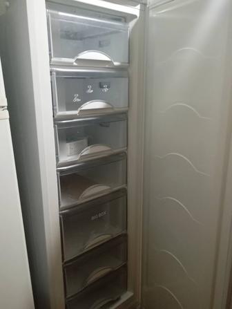 Продам вертикальный морозильник. Почти новый. 250 л.