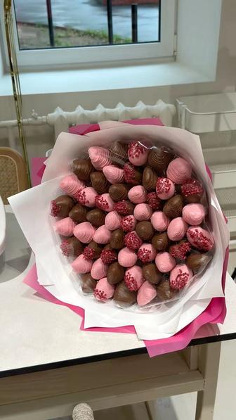 Букет из клубникий в шоколаде свежая низкие цены