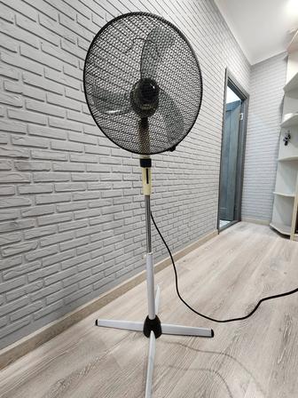 Вентилятор напольный с дисплеем Polaris PSF 40rcwh