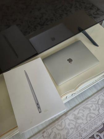 Macbook Air M1 АКБ 99%