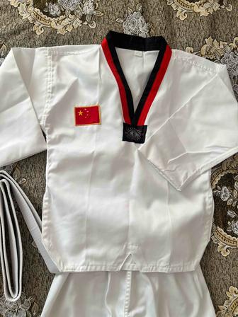 Кимоно / костюм для таэквондо.