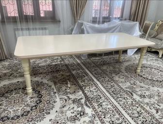 Продам стол для гостиной