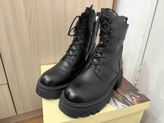 Женские зимние ботинки