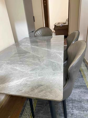 Продам стол и 6 стульями