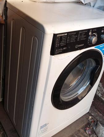 Продам стиральную машинку Indesit