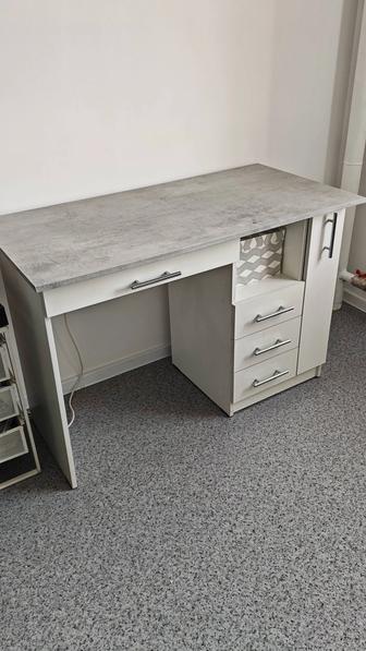 Продаю стол для мастера маникюра