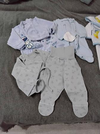 Продам детские вещи и памперсы 3-5кг