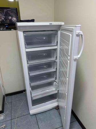 Продам морозильник