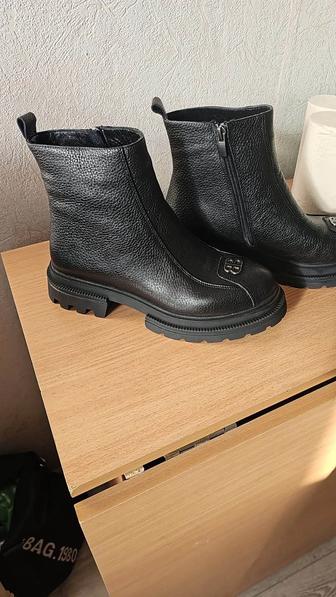 Продам новые сапоги (размер не подошел)