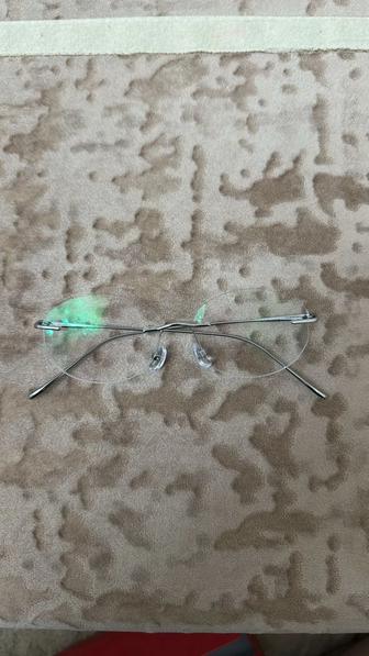 Безободковые очки для зрения. OD (правый) -3,5. OS (левый)