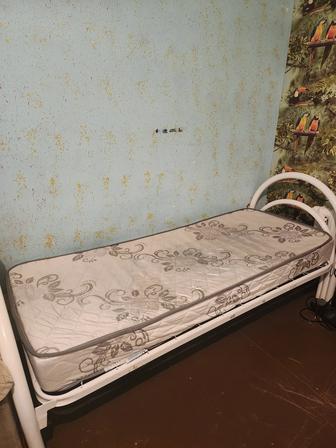 Продам кровать с матрасом самовывоз 20.000 тг