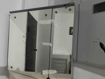 Шкаф с зеркальными дверцами с подсветкой