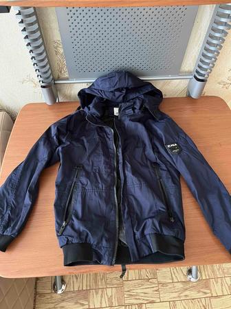 Продам ветровку для мальчика