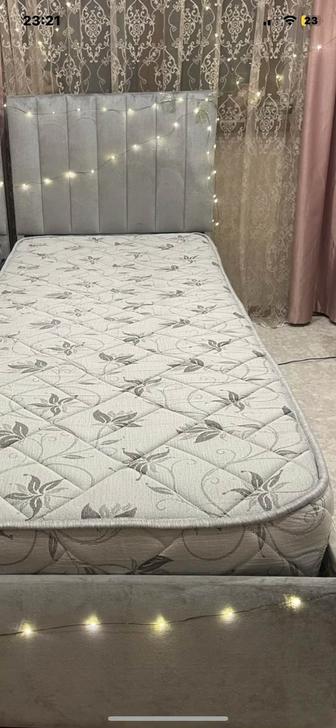 Продам кровать 80 на 2 метра с матрасом