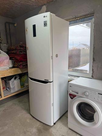 Холодильник LG в очень хорошем состояний