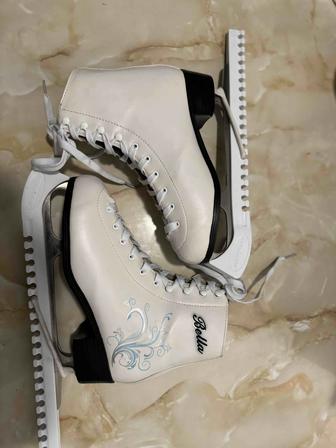 Продам коньки женские фигурные Bella