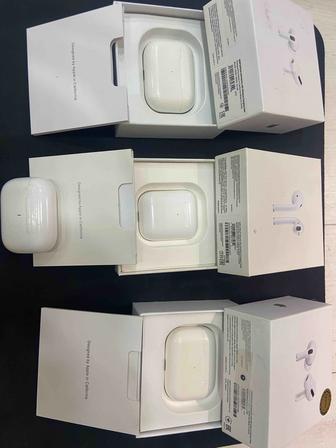 Продам AirPods Наушники (для ремонта или на запчасти)