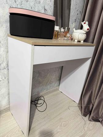 Стол косметический