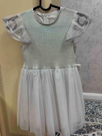 Продам платья на девочку