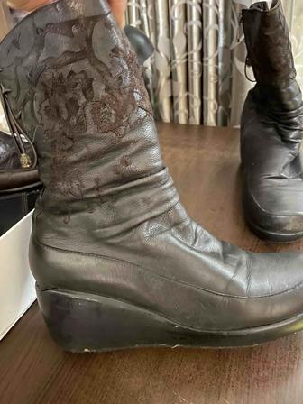Продам сапоги женские на каблуке