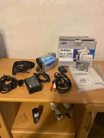 продамциыровая видеокамера JVC gr-d350as