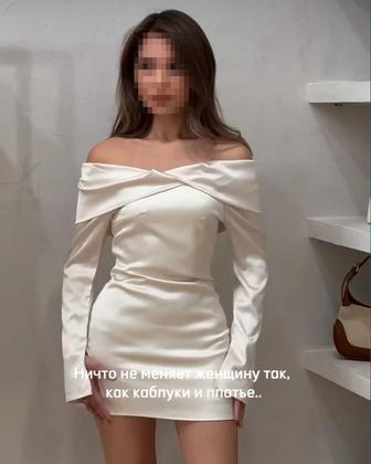 Атласное вечернее платье
