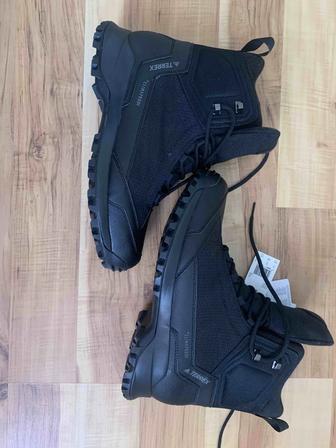 продам Adidas terrex frozetrack Оригинальные!!