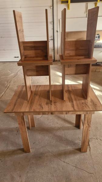 Стол для кухни с 4 - мя табуретами