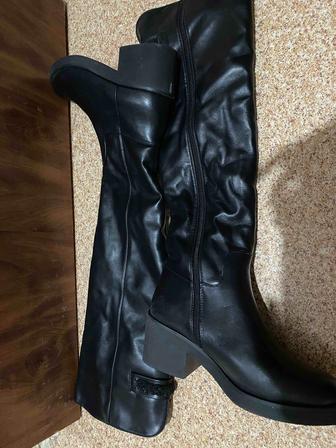 Срочно зимние сапоги женские новые продам