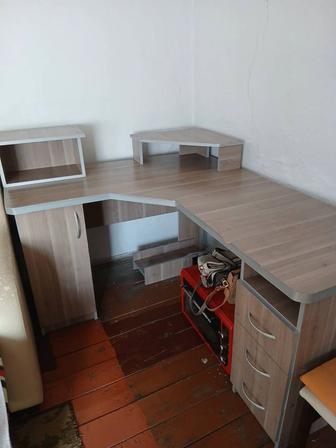 Продам письменный стол