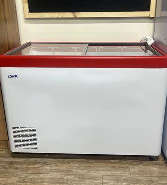 Продам витринную морозильную камеру