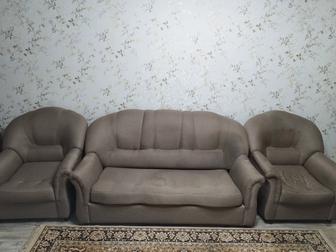 Продам диван и два кресла