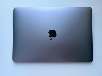 MacBook Air 13-inch with Apple M1 chip
