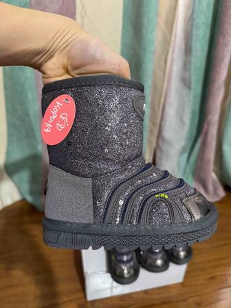 Продается детские зимние сапоги