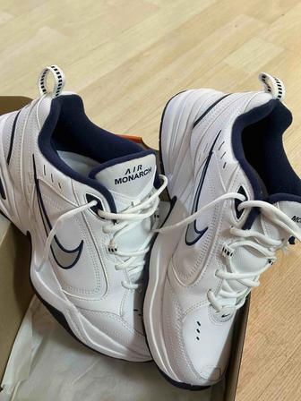 Кроссовки Nike Air Monarch