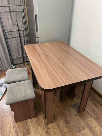 Продам б/у стол со 4 стульями