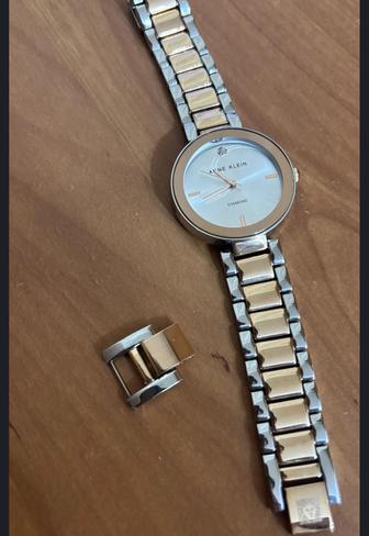 Продам часы с бриллиантом