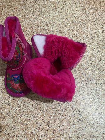 Новые зимние сапожки детские продам недорого