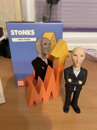 Продам фигурку stonks