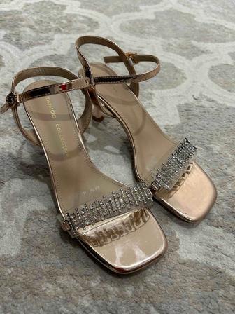 Женские босоножки