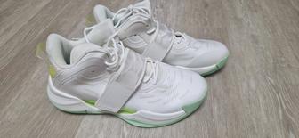 Кроссовки новые