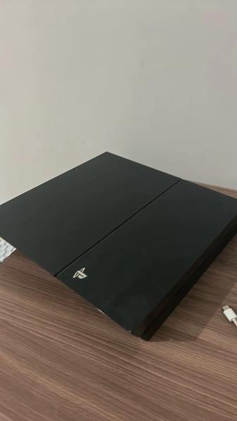 Продаю playstation4 fat