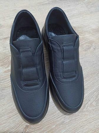 Продаю кроссовки фирмы Заря