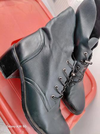 Продается женская обувь ботинки