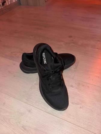 Продам кроссовки adidas
