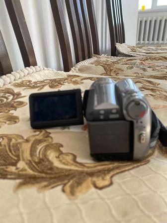 Продаю видео камеру