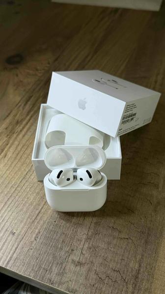 AirPods 4