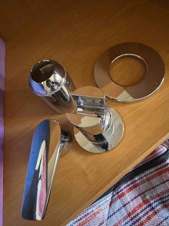 Продам комплект для гигиенического душа и кнопку инсталляции, новый