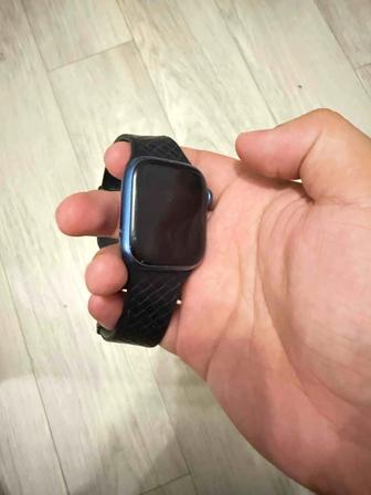 Apple Watch  7 (41 мм)